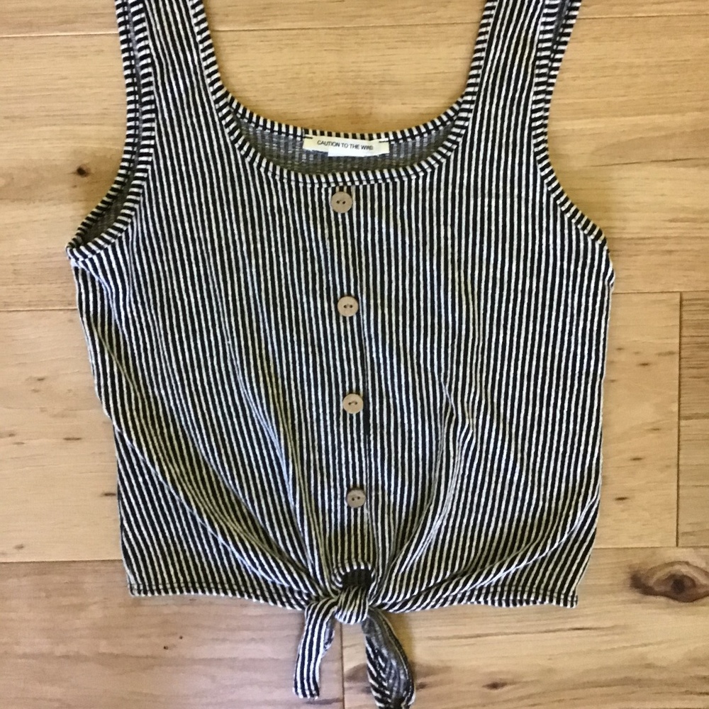 WORN ONCE BLACK AND WHITE STRIPE CROPPED TANK TOP!